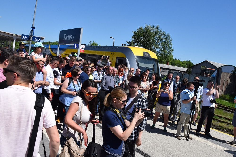 Chcą ratować kolej z Gdańska na Kaszuby. W Kartuzach podpisano list intencyjny