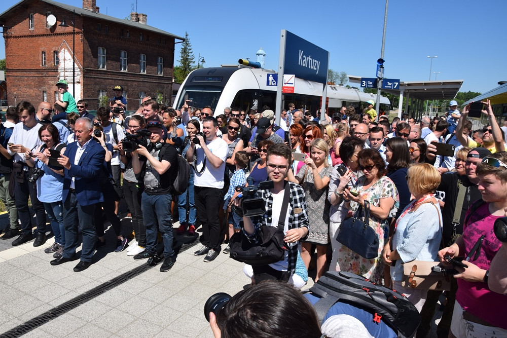 Chcą ratować kolej z Gdańska na Kaszuby. W Kartuzach podpisano list intencyjny