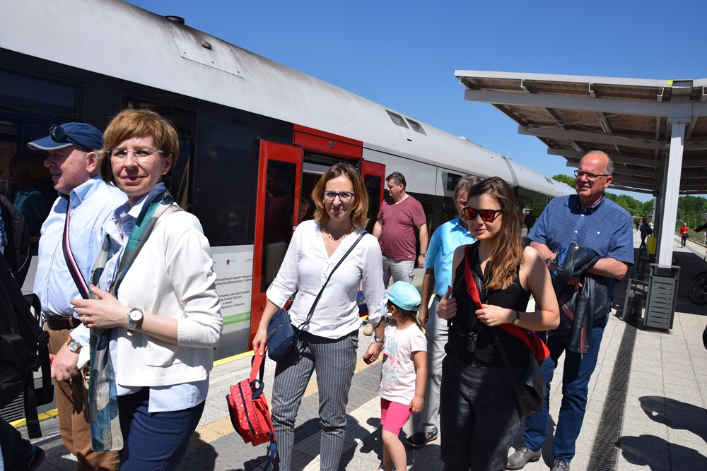 Chcą ratować kolej z Gdańska na Kaszuby. W Kartuzach podpisano list intencyjny