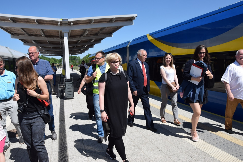 Chcą ratować kolej z Gdańska na Kaszuby. W Kartuzach podpisano list intencyjny