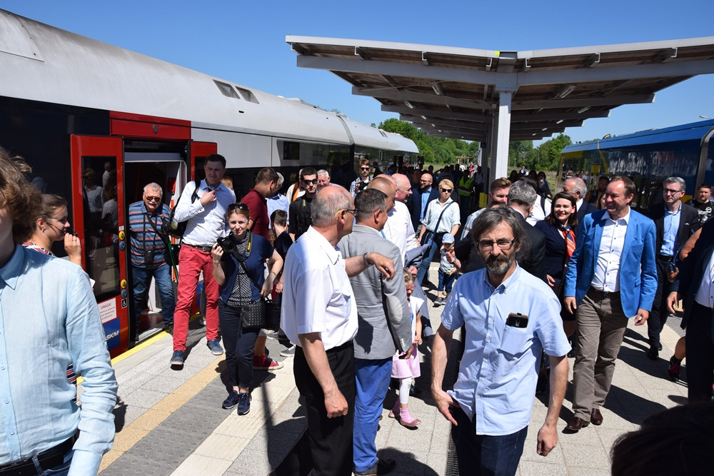 Chcą ratować kolej z Gdańska na Kaszuby. W Kartuzach podpisano list intencyjny