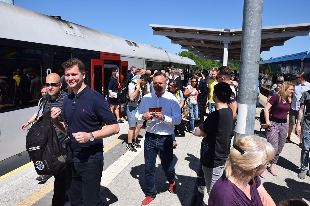 Chcą ratować kolej z Gdańska na Kaszuby. W Kartuzach podpisano list intencyjny