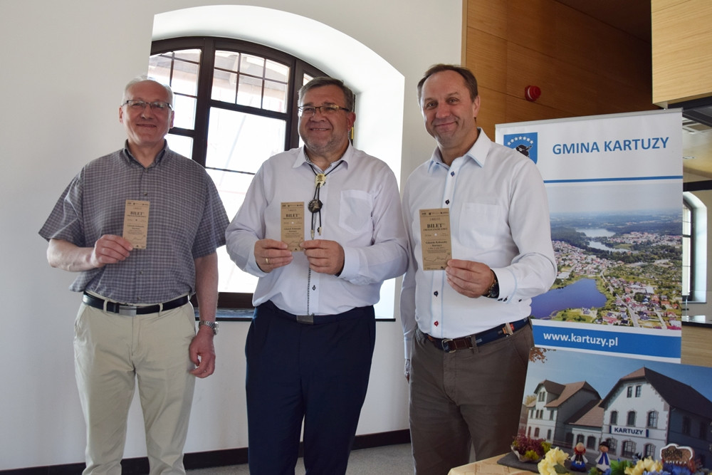 Chcą ratować kolej z Gdańska na Kaszuby. W Kartuzach podpisano list intencyjny