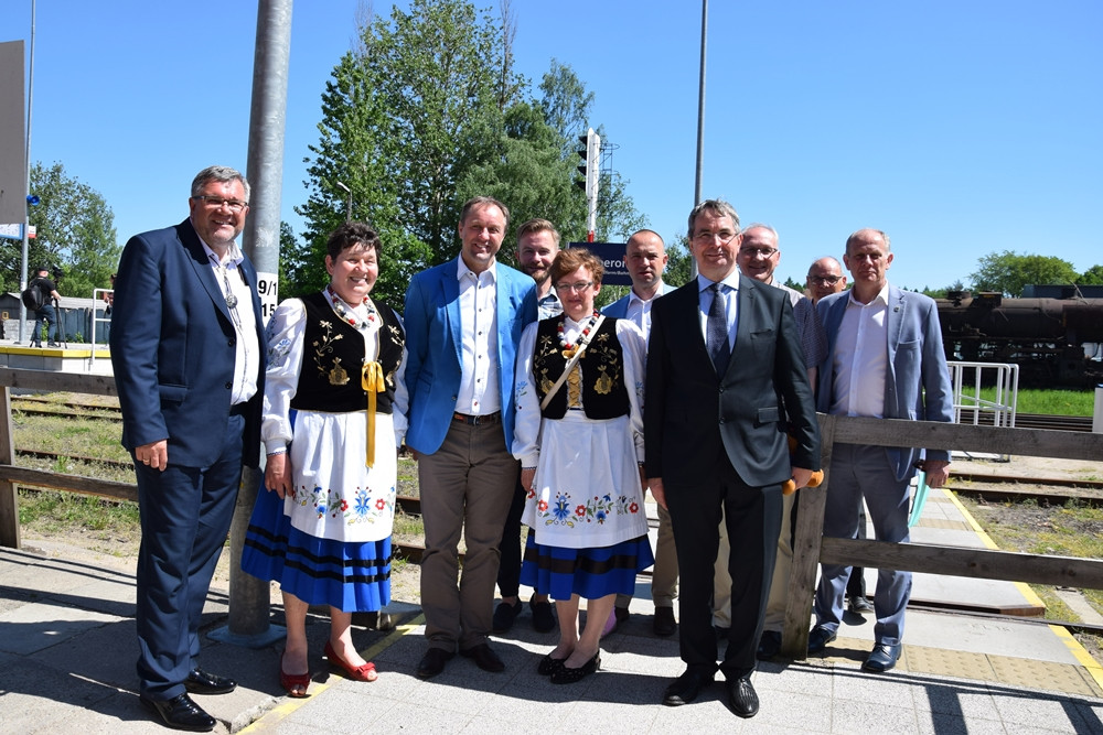 Chcą ratować kolej z Gdańska na Kaszuby. W Kartuzach podpisano list intencyjny