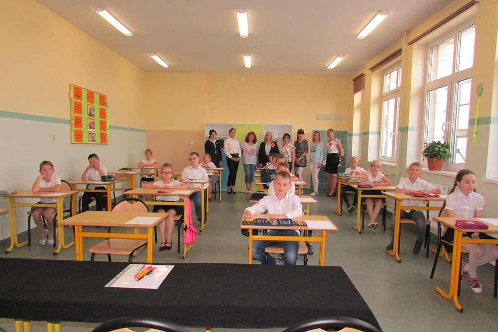 Konkursy w szkole w Kiełpinie. Sprawdzali wiedzę matematyczną, śpiewali patriotyczne pieśni