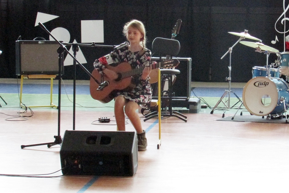 Konkursy w szkole w Kiełpinie. Sprawdzali wiedzę matematyczną, śpiewali patriotyczne pieśni