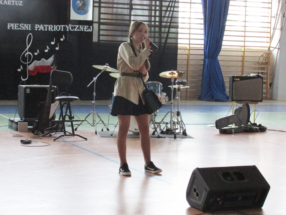 Konkursy w szkole w Kiełpinie. Sprawdzali wiedzę matematyczną, śpiewali patriotyczne pieśni