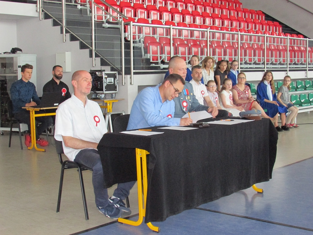 Konkursy w szkole w Kiełpinie. Sprawdzali wiedzę matematyczną, śpiewali patriotyczne pieśni