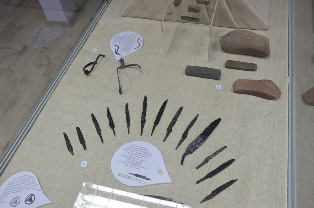 W Chmielnie można obejrzeć przedmioty odkryte przez archeologów badających tajemnice grodu