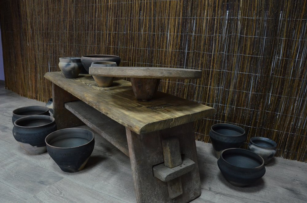 W Chmielnie można obejrzeć przedmioty odkryte przez archeologów badających tajemnice grodu