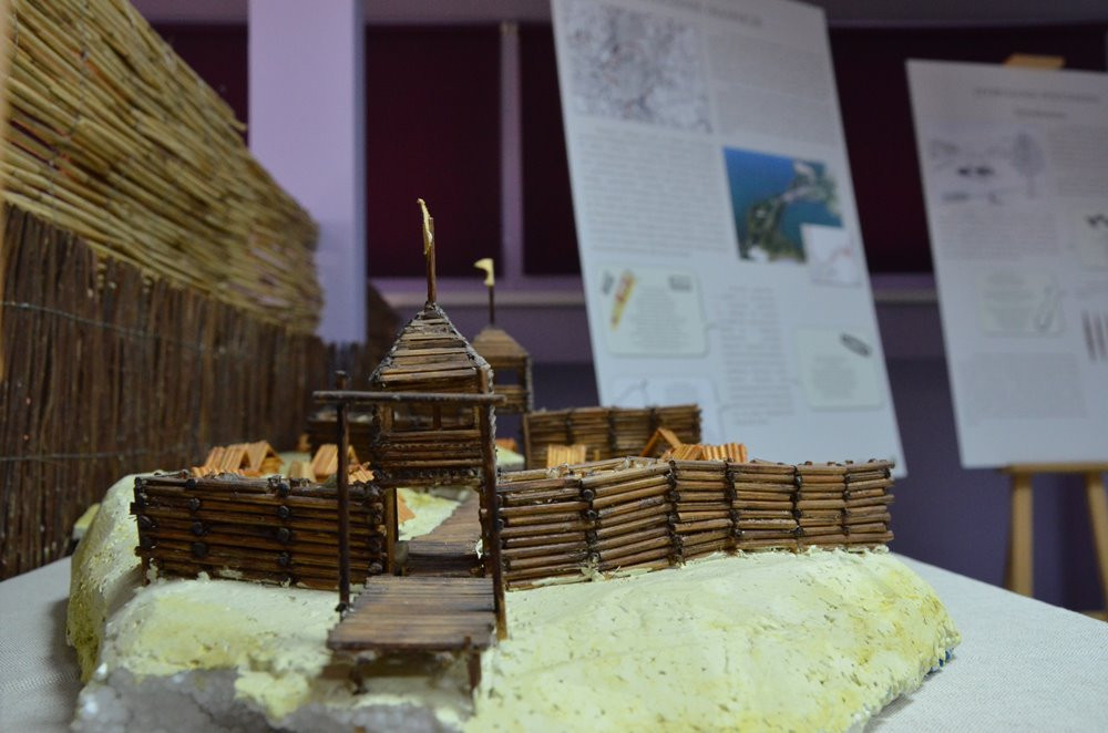 W Chmielnie można obejrzeć przedmioty odkryte przez archeologów badających tajemnice grodu
