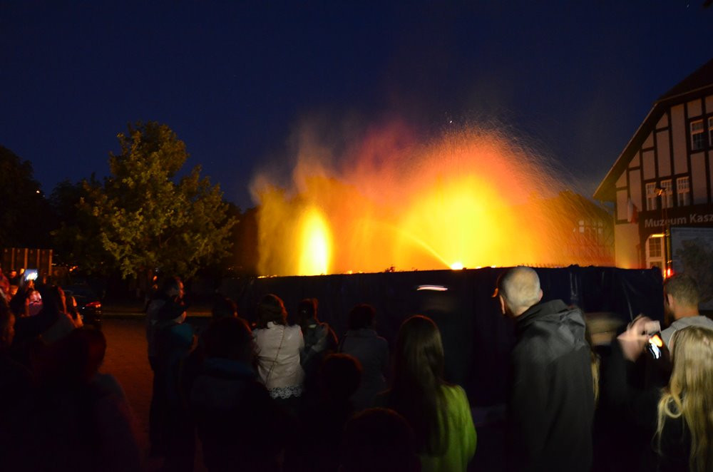 Ogień, światło i woda - widowiskowo w kartuskim Muzeum Kaszubskim