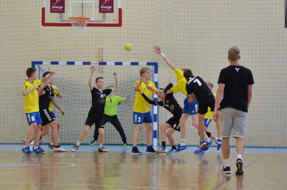 Piłka ręczna. W Kartuzach rywalizowały zespoły z całego województwa. Zwyciężyła ekipa z Nowej Karczmy