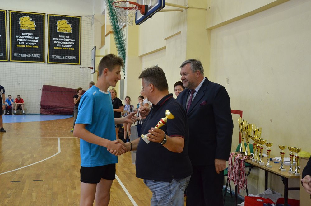 Piłka ręczna. W Kartuzach rywalizowały zespoły z całego województwa. Zwyciężyła ekipa z Nowej Karczmy