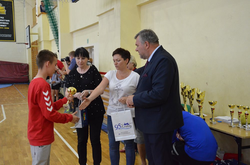 Piłka ręczna. W Kartuzach rywalizowały zespoły z całego województwa. Zwyciężyła ekipa z Nowej Karczmy