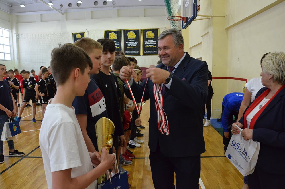 Piłka ręczna. W Kartuzach rywalizowały zespoły z całego województwa. Zwyciężyła ekipa z Nowej Karczmy