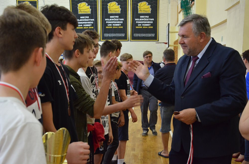 Piłka ręczna. W Kartuzach rywalizowały zespoły z całego województwa. Zwyciężyła ekipa z Nowej Karczmy