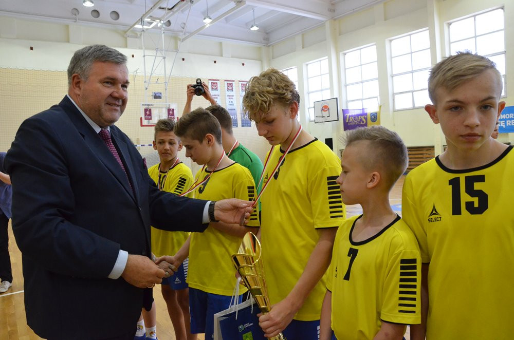 Piłka ręczna. W Kartuzach rywalizowały zespoły z całego województwa. Zwyciężyła ekipa z Nowej Karczmy