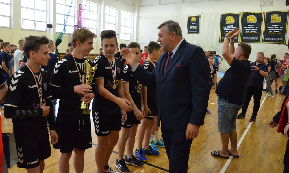 Piłka ręczna. W Kartuzach rywalizowały zespoły z całego województwa. Zwyciężyła ekipa z Nowej Karczmy