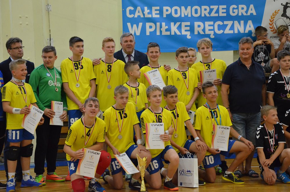 Piłka ręczna. W Kartuzach rywalizowały zespoły z całego województwa. Zwyciężyła ekipa z Nowej Karczmy