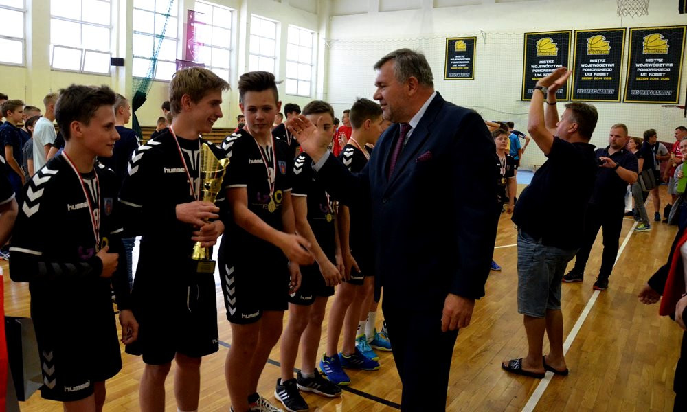 Piłka ręczna. W Kartuzach rywalizowały zespoły z całego województwa. Zwyciężyła ekipa z Nowej Karczmy