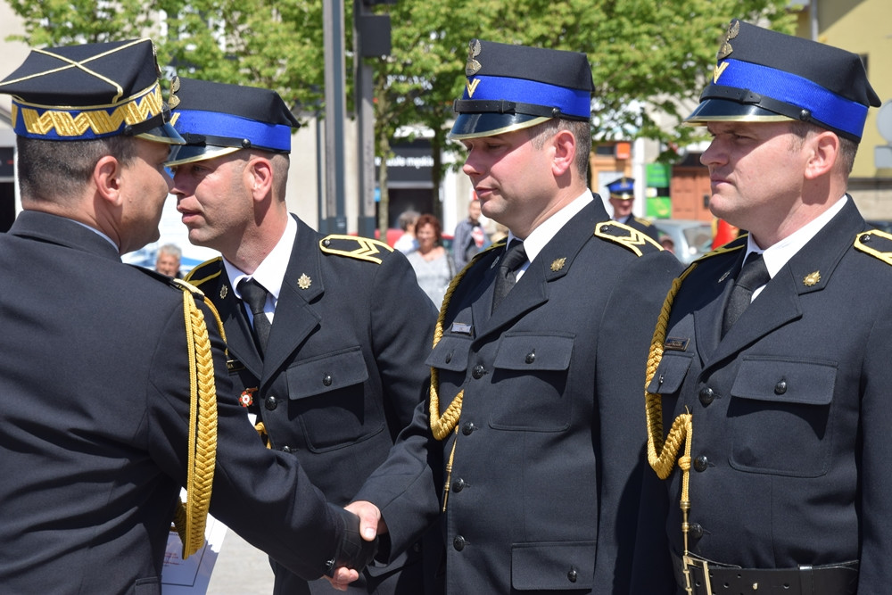 Kartuzy. Powiatowe obchody Dnia Strażaka. Wręczono awanse i nagrody