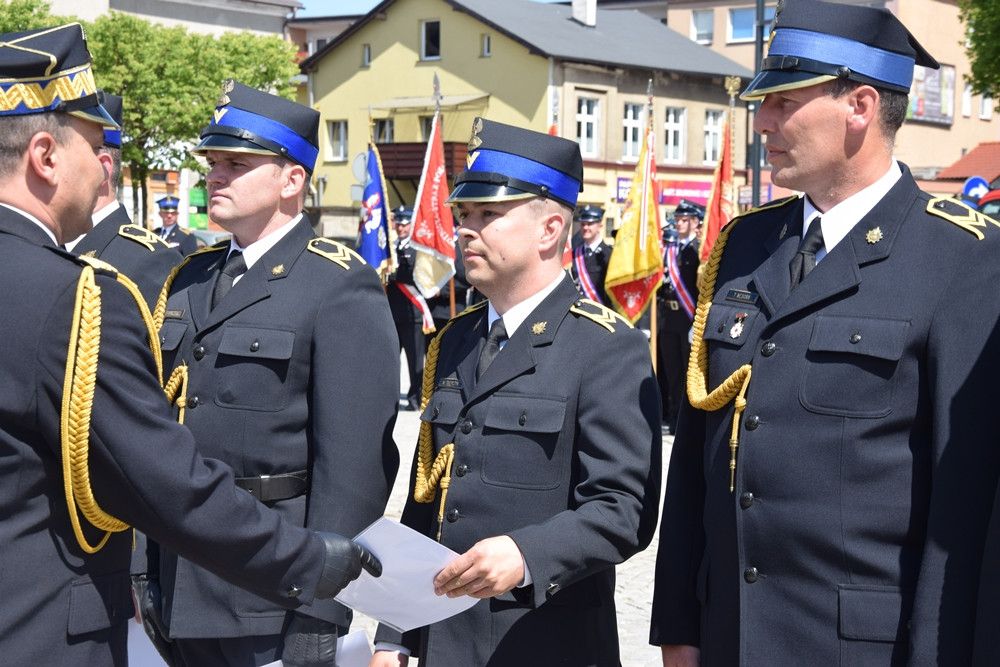 Kartuzy. Powiatowe obchody Dnia Strażaka. Wręczono awanse i nagrody