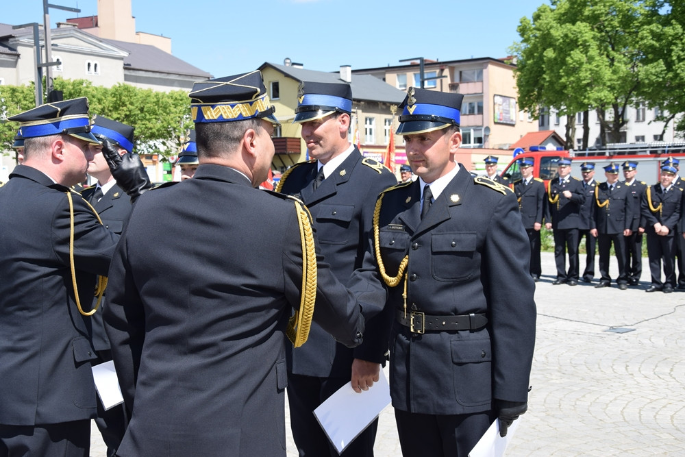 Kartuzy. Powiatowe obchody Dnia Strażaka. Wręczono awanse i nagrody