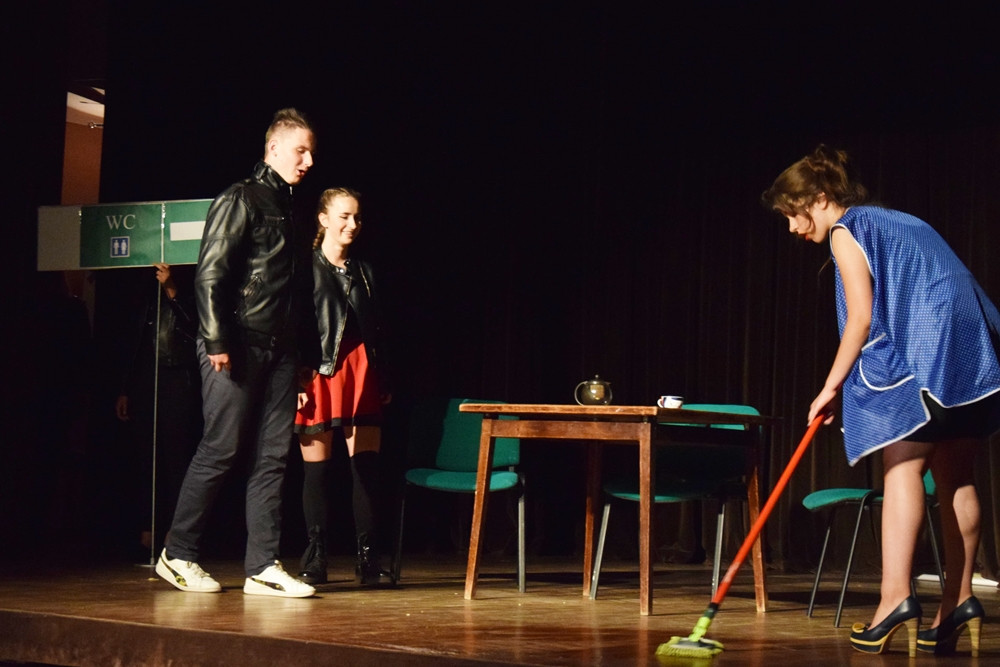 Uczniowie ze Staniszewa zwycięzcami policyjnego Przeglądu Małych Form Teatralnych