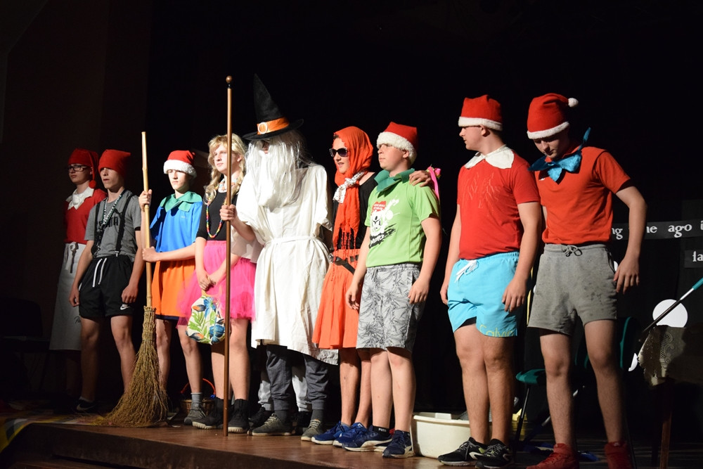 Uczniowie ze Staniszewa zwycięzcami policyjnego Przeglądu Małych Form Teatralnych