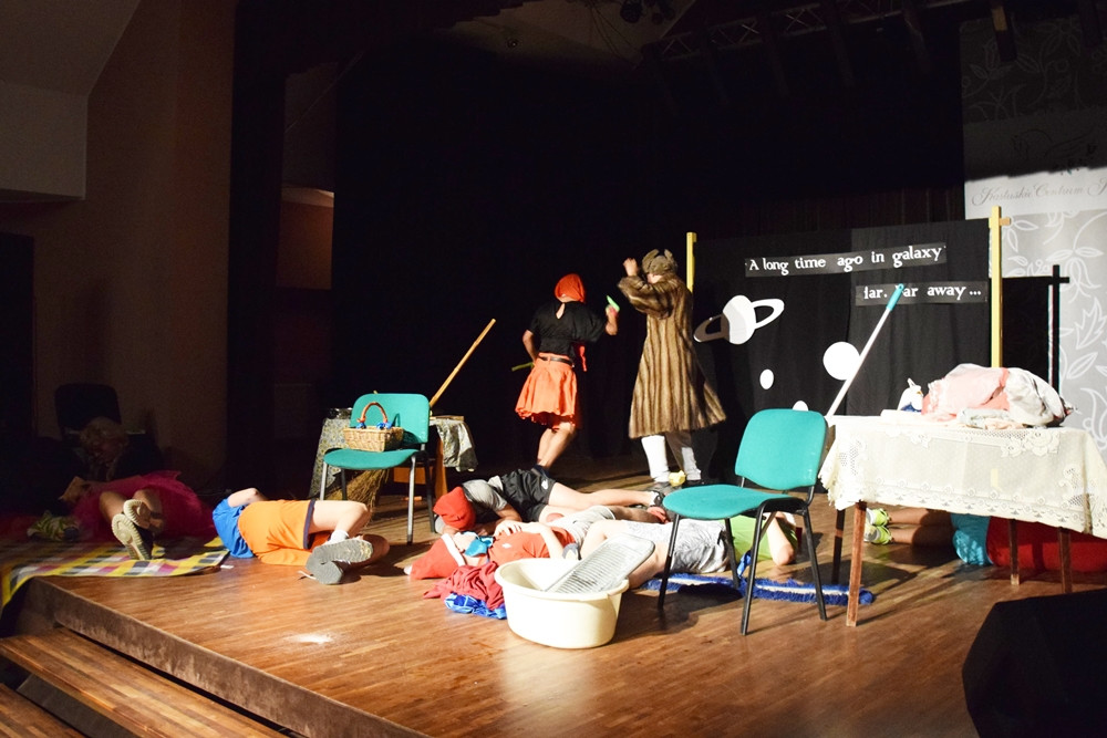 Uczniowie ze Staniszewa zwycięzcami policyjnego Przeglądu Małych Form Teatralnych