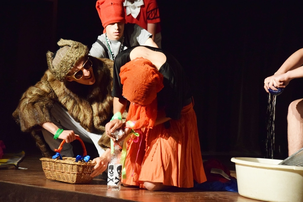 Uczniowie ze Staniszewa zwycięzcami policyjnego Przeglądu Małych Form Teatralnych