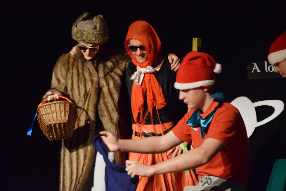 Uczniowie ze Staniszewa zwycięzcami policyjnego Przeglądu Małych Form Teatralnych