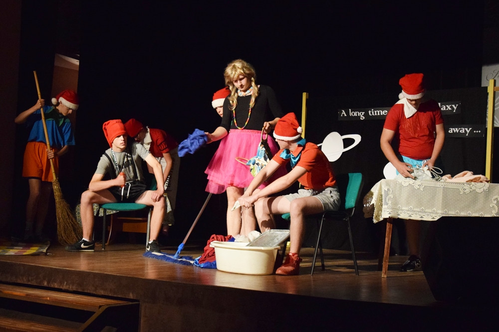 Uczniowie ze Staniszewa zwycięzcami policyjnego Przeglądu Małych Form Teatralnych