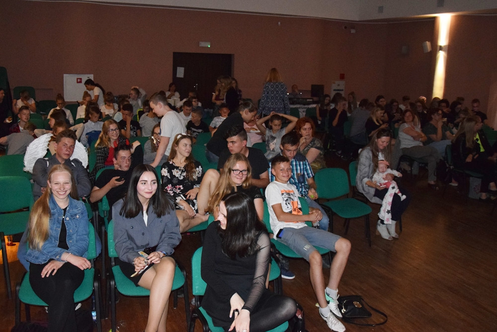 Uczniowie ze Staniszewa zwycięzcami policyjnego Przeglądu Małych Form Teatralnych