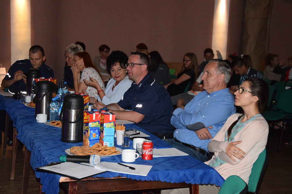 Uczniowie ze Staniszewa zwycięzcami policyjnego Przeglądu Małych Form Teatralnych