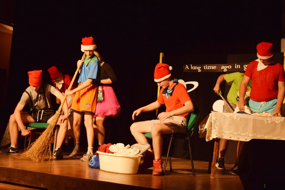 Uczniowie ze Staniszewa zwycięzcami policyjnego Przeglądu Małych Form Teatralnych