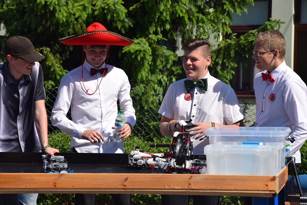 Wyjątkowy flash mob w Kartuzach - sto par zatańczyło tango w centrum miasta