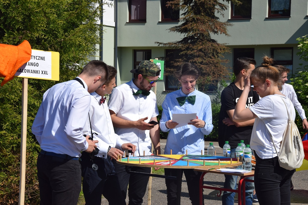 Wyjątkowy flash mob w Kartuzach - sto par zatańczyło tango w centrum miasta