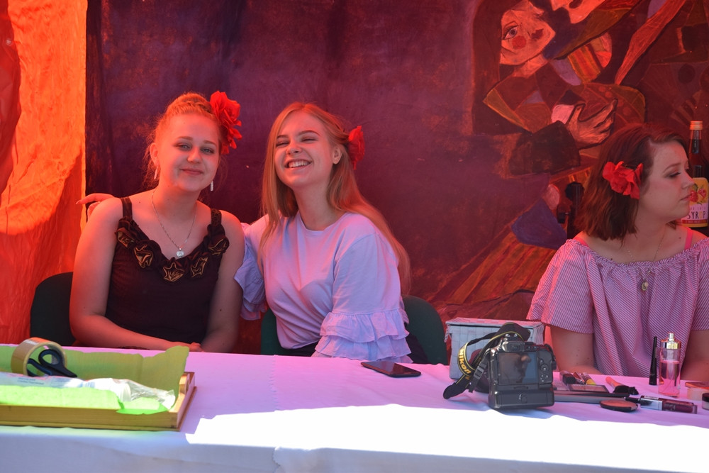 Wyjątkowy flash mob w Kartuzach - sto par zatańczyło tango w centrum miasta