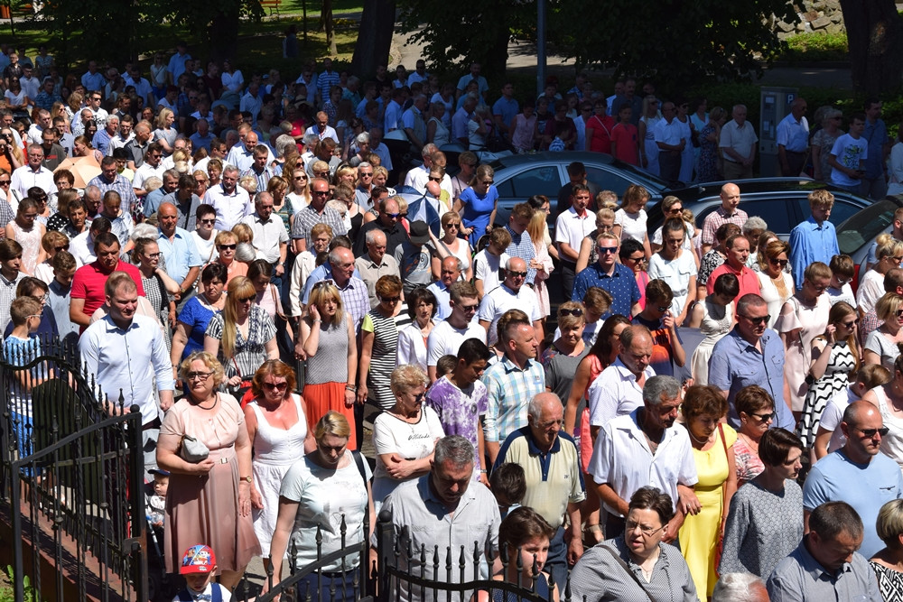 Kartuzy. Procesja Bożego Ciała przeszła ulicami miasta. Modliły się tłumy wiernych