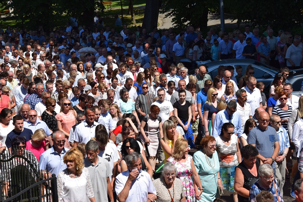 Kartuzy. Procesja Bożego Ciała przeszła ulicami miasta. Modliły się tłumy wiernych