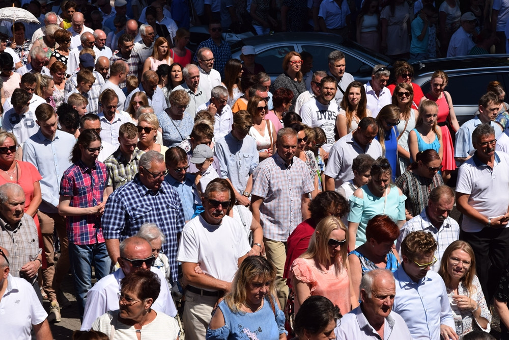 Kartuzy. Procesja Bożego Ciała przeszła ulicami miasta. Modliły się tłumy wiernych