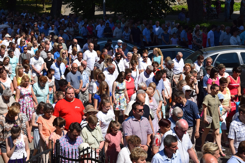Kartuzy. Procesja Bożego Ciała przeszła ulicami miasta. Modliły się tłumy wiernych