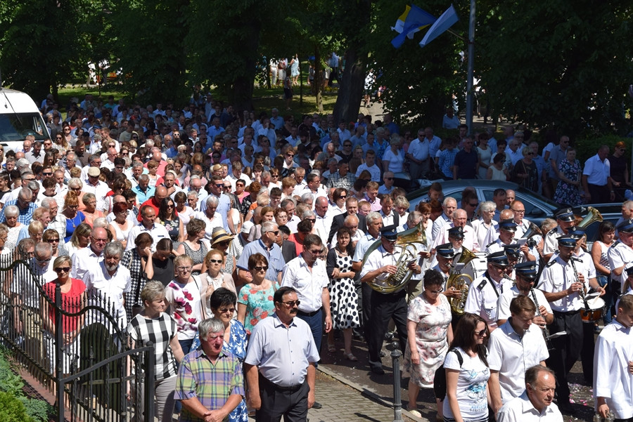 Kartuzy. Procesja Bożego Ciała przeszła ulicami miasta. Modliły się tłumy wiernych