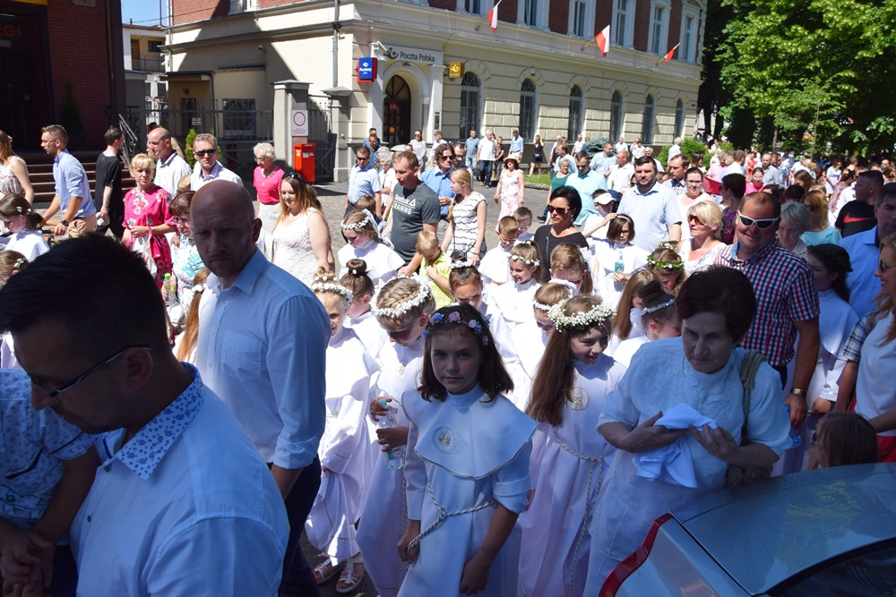 Kartuzy. Procesja Bożego Ciała przeszła ulicami miasta. Modliły się tłumy wiernych