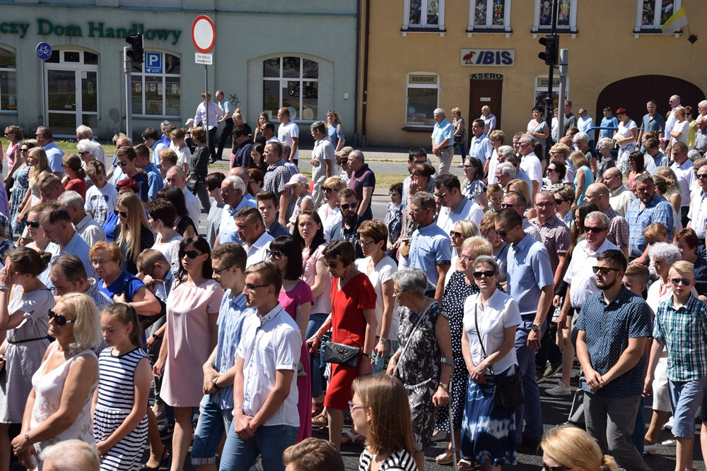 Kartuzy. Procesja Bożego Ciała przeszła ulicami miasta. Modliły się tłumy wiernych