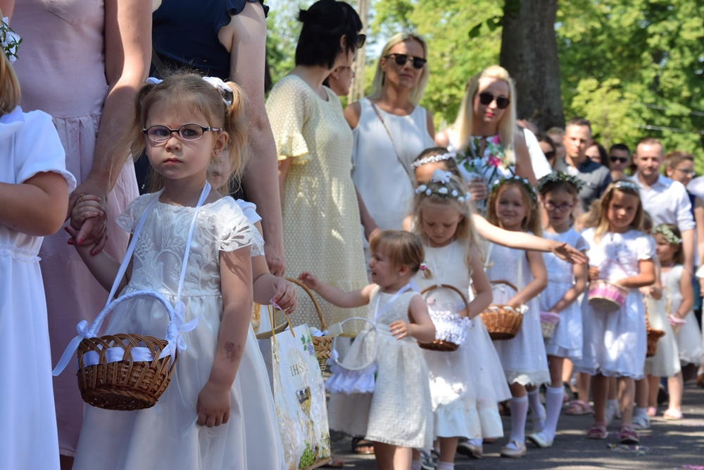 Kartuzy. Procesja Bożego Ciała przeszła ulicami miasta. Modliły się tłumy wiernych