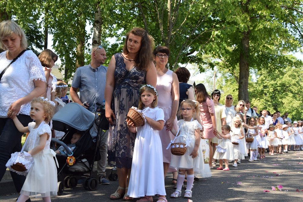 Kartuzy. Procesja Bożego Ciała przeszła ulicami miasta. Modliły się tłumy wiernych