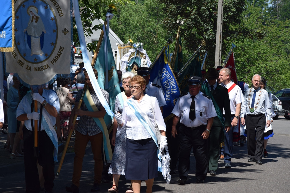Kartuzy. Procesja Bożego Ciała przeszła ulicami miasta. Modliły się tłumy wiernych